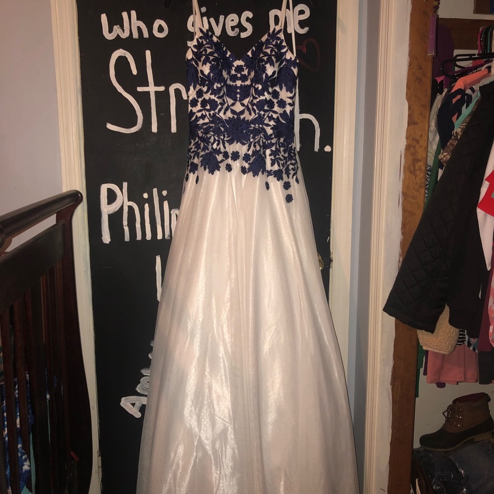 Prom dress - Picture 4 of 6